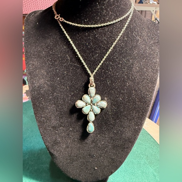 Western style Silver Tone Cross Pendant Necklace - Picture 1 of 4